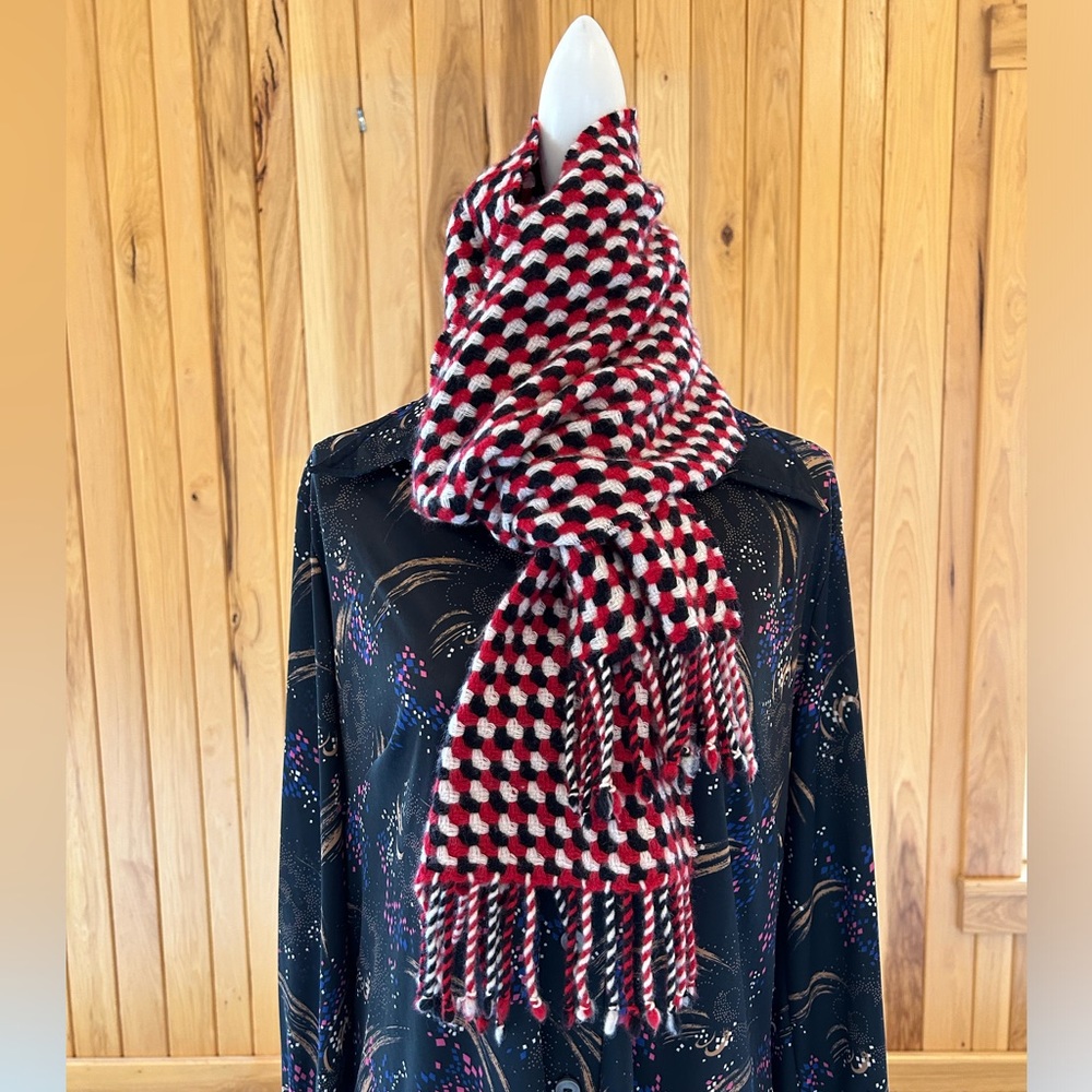 100% Cashmere Heart/Houndstooth Design Scarf in Black, White, Red